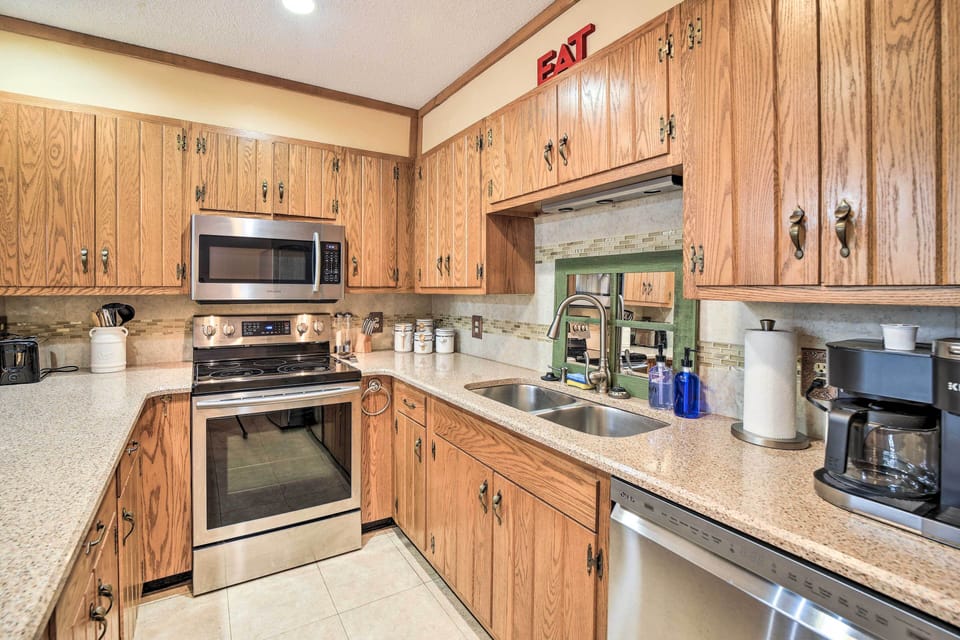 Fully Equipped Kitchen | Access to Community Amenities for an Additional Fee