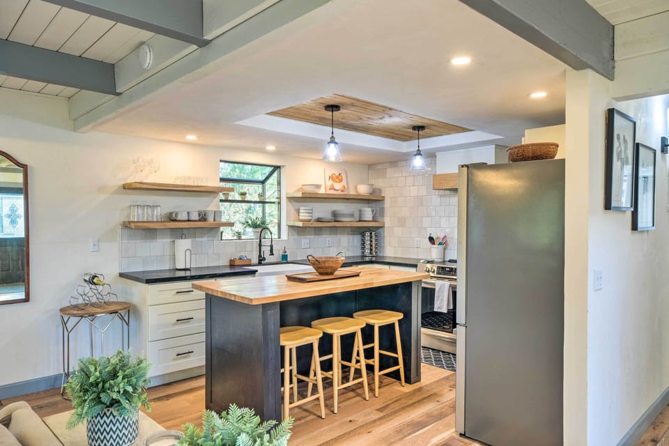 Kitchen | Complimentary Spices | Keurig & Drip Coffee Makers