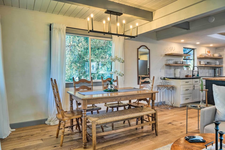 Dining Area | Dishware Provided