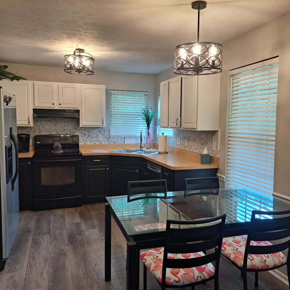 Neat and clean kitchen