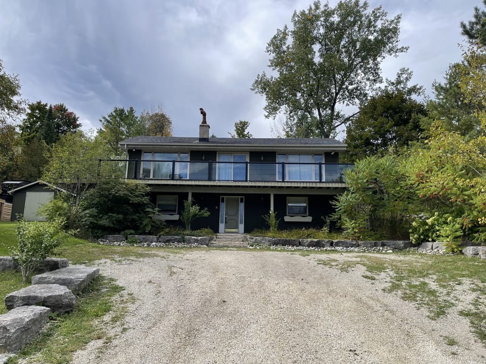 House and driveway for 6 cars