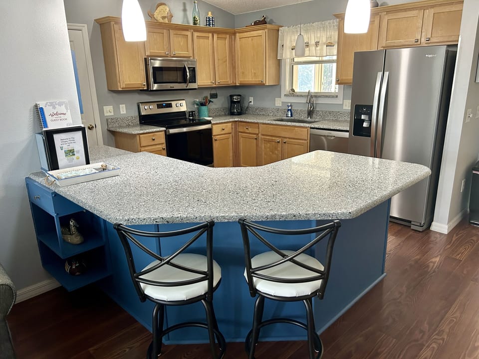 Nice fully stacked kitchen with quality dishes and utensils.