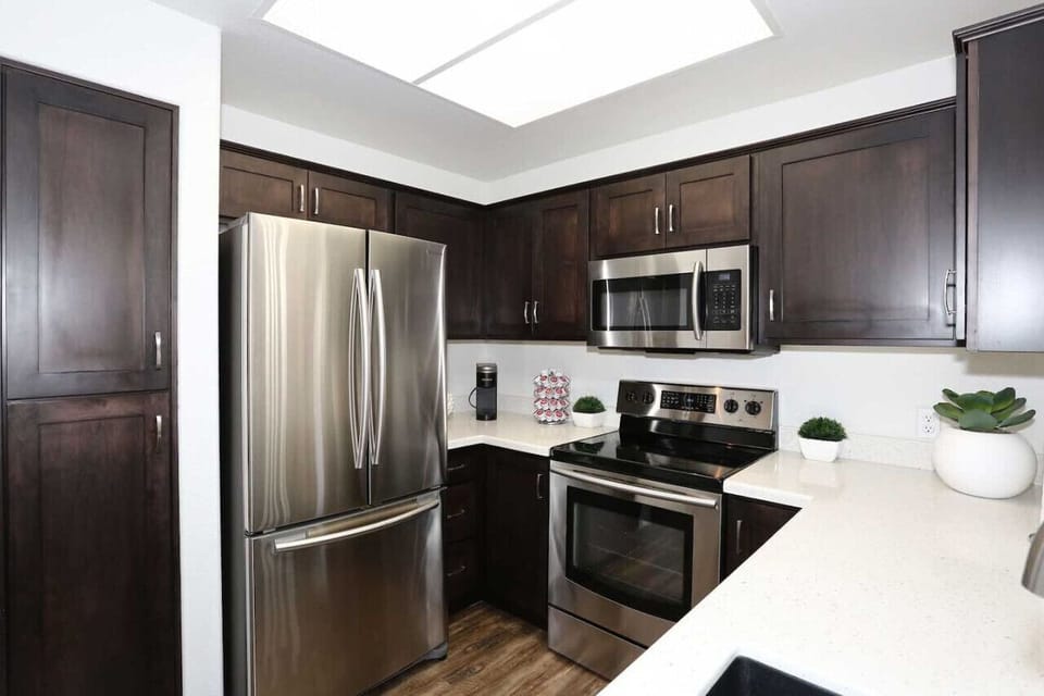 Full kitchen. Stainless and Granite