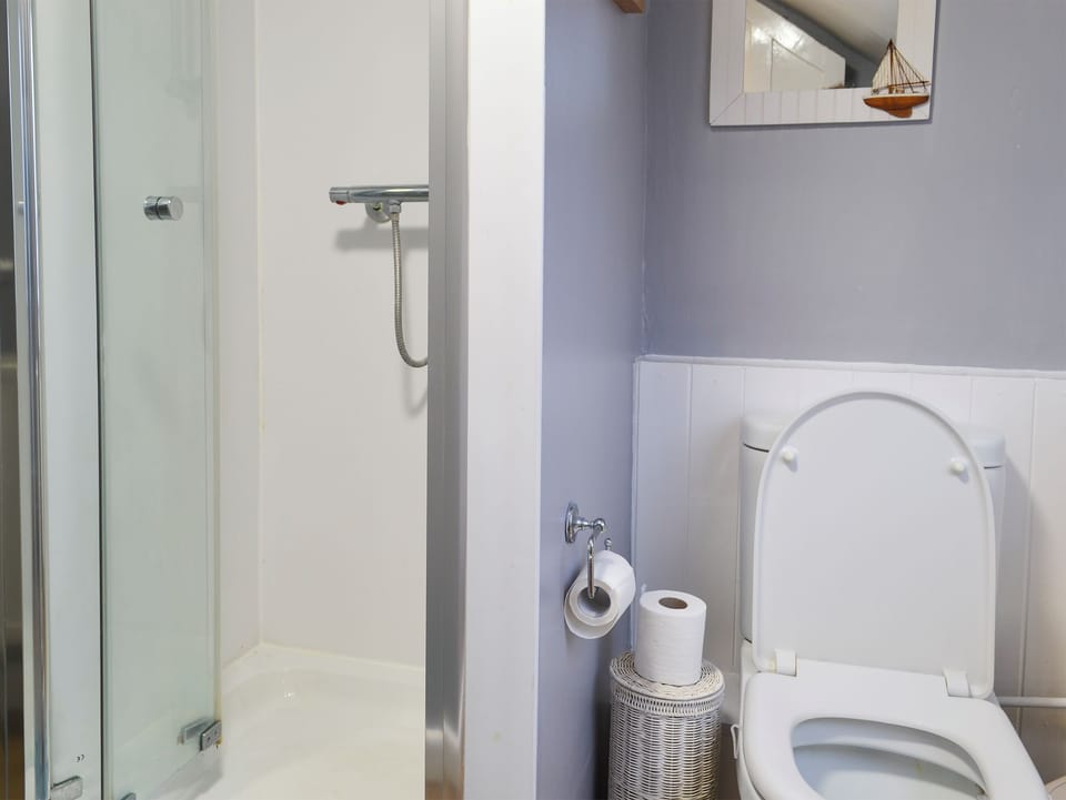 Bathroom | Fisherman&rsquo;s Cottage, Sheringham