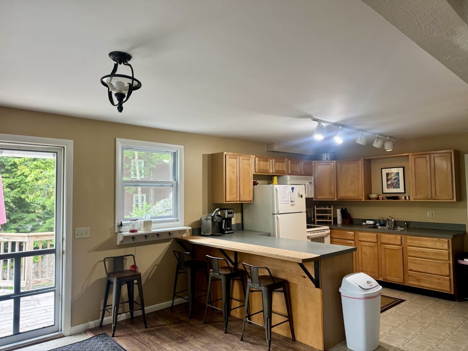 Kitchen and main entrance