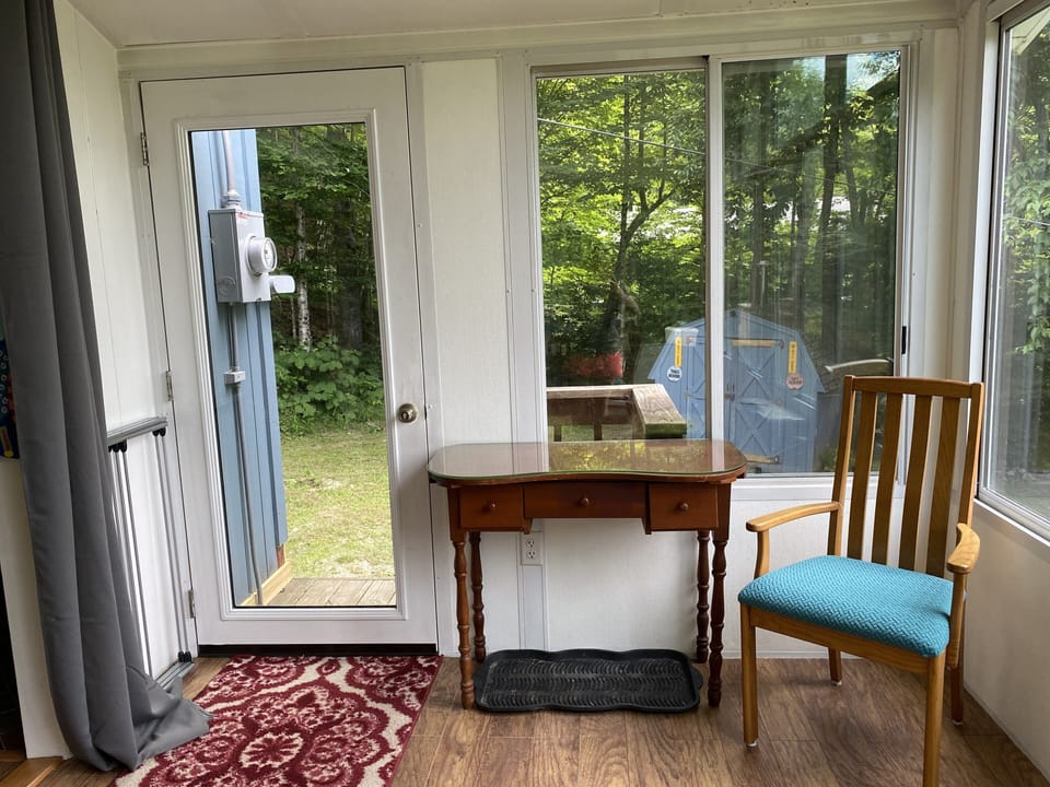 Side entry into the sunroom 