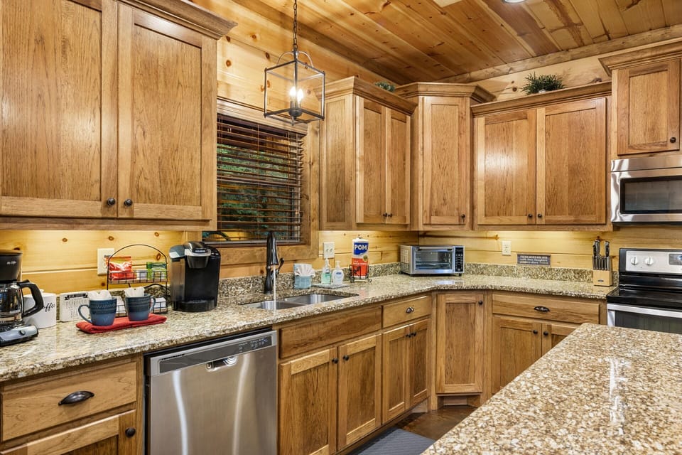 "The lodge comes well stocked and is perfect!" - Clara J