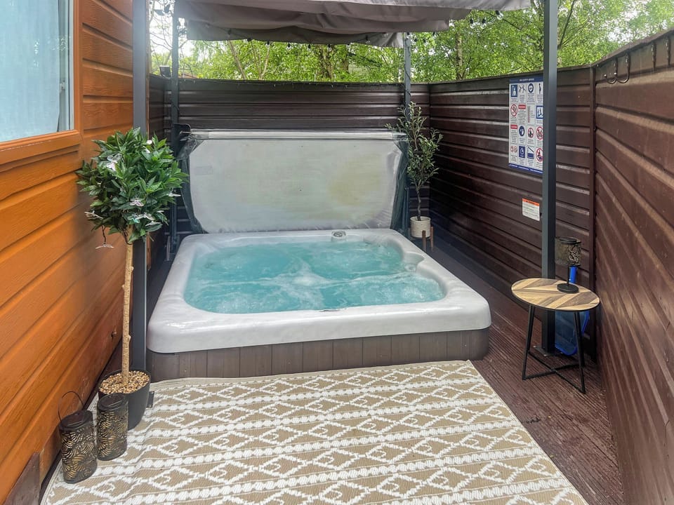 Hot tub | Felmoor ParkYolo Retreat, Felton, near Morpeth