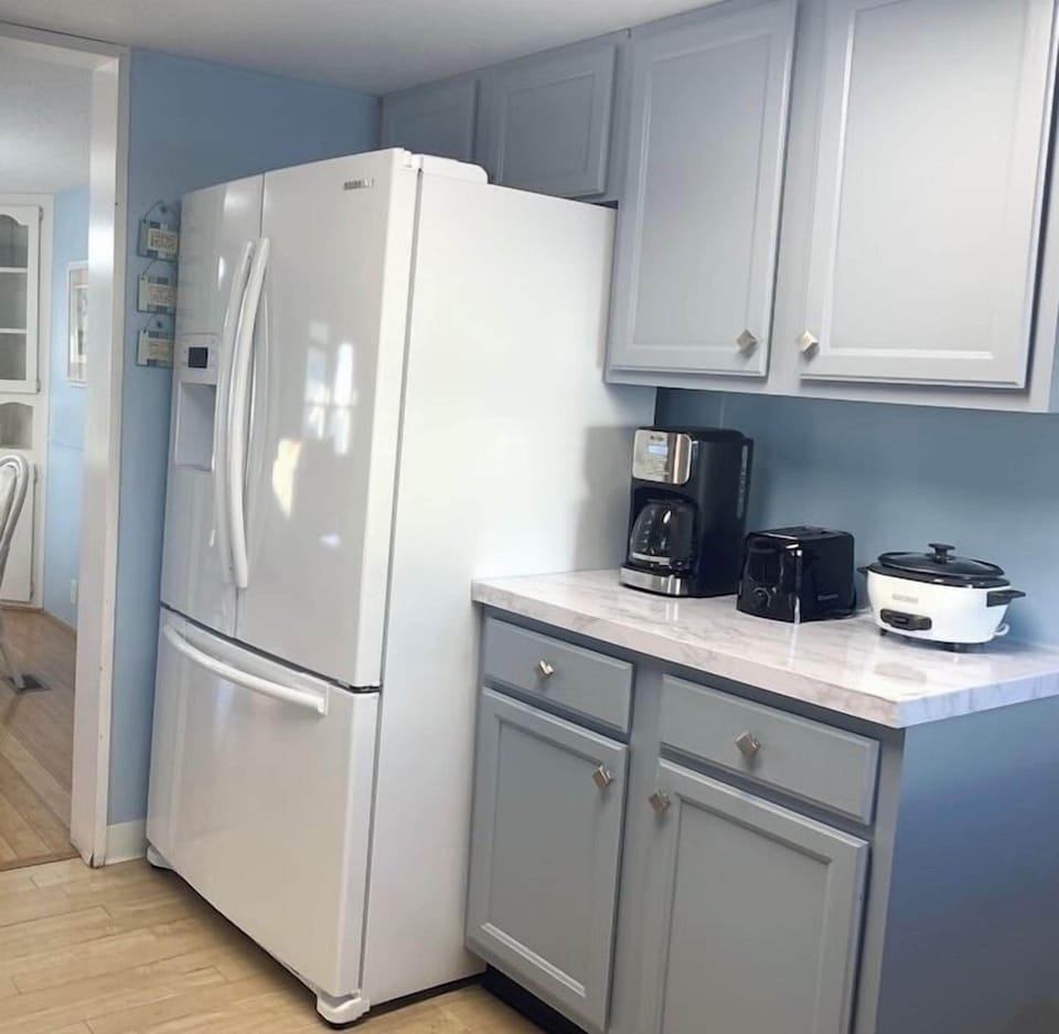 Kitchen; Coffee maker, rice cooker and 2-slice toaster are available to use.