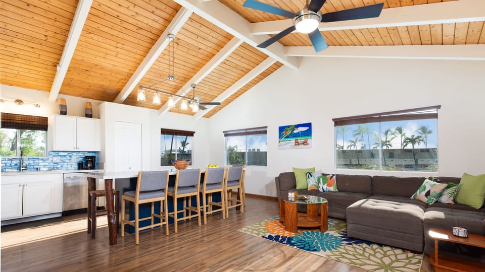 Kitchen and living room. Top floor.
