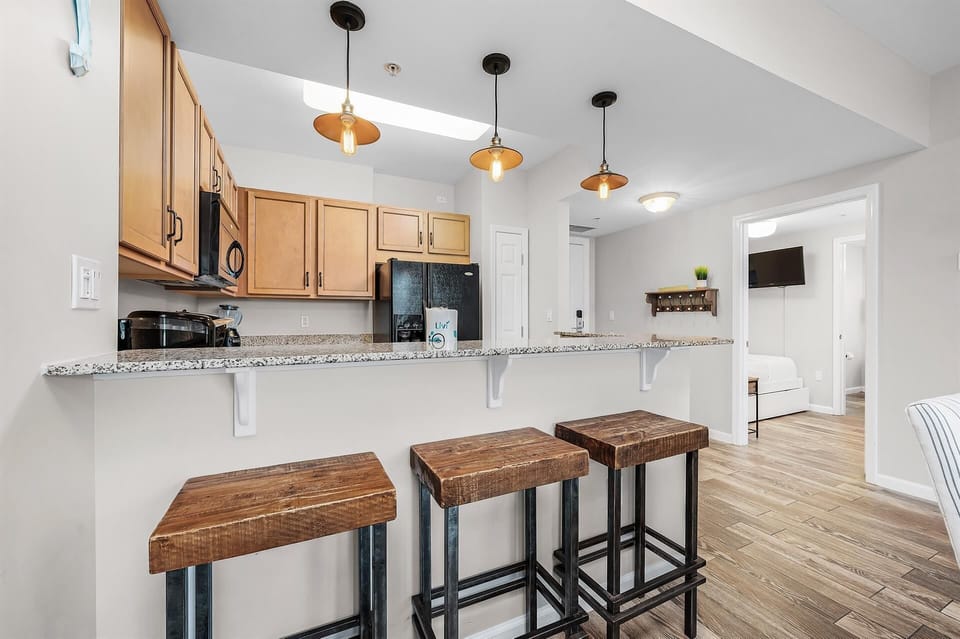 🌿 Fully Equipped Kitchen: Complete with everything you need for cooking and entertaining