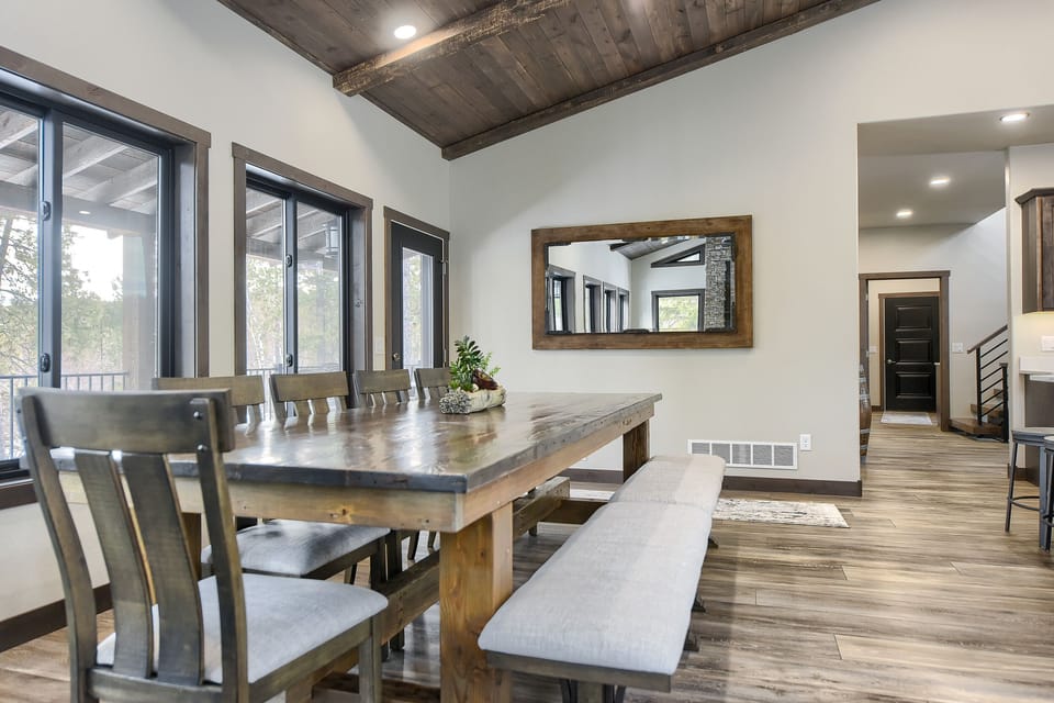 Main Level Dining Area