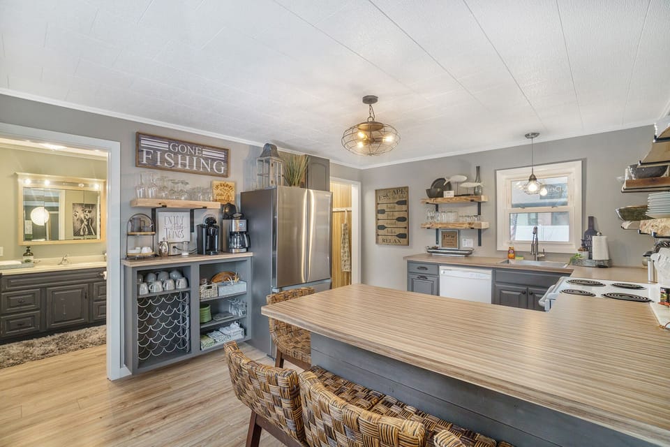 Kitchen - alternate view