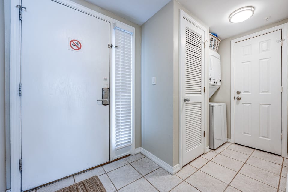 Entry & Laundry