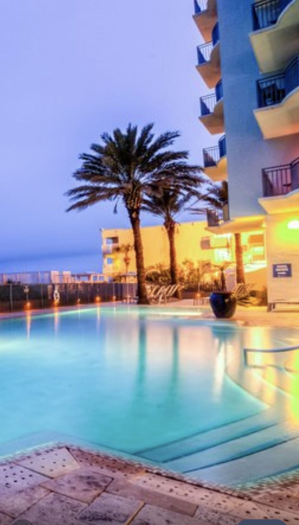 Amazingheatedpool&Jacuzzyduringwinter stays. Summer time pool serviced everyAM!