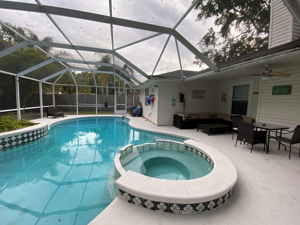 The hot tub does not work. Pool is not heated.