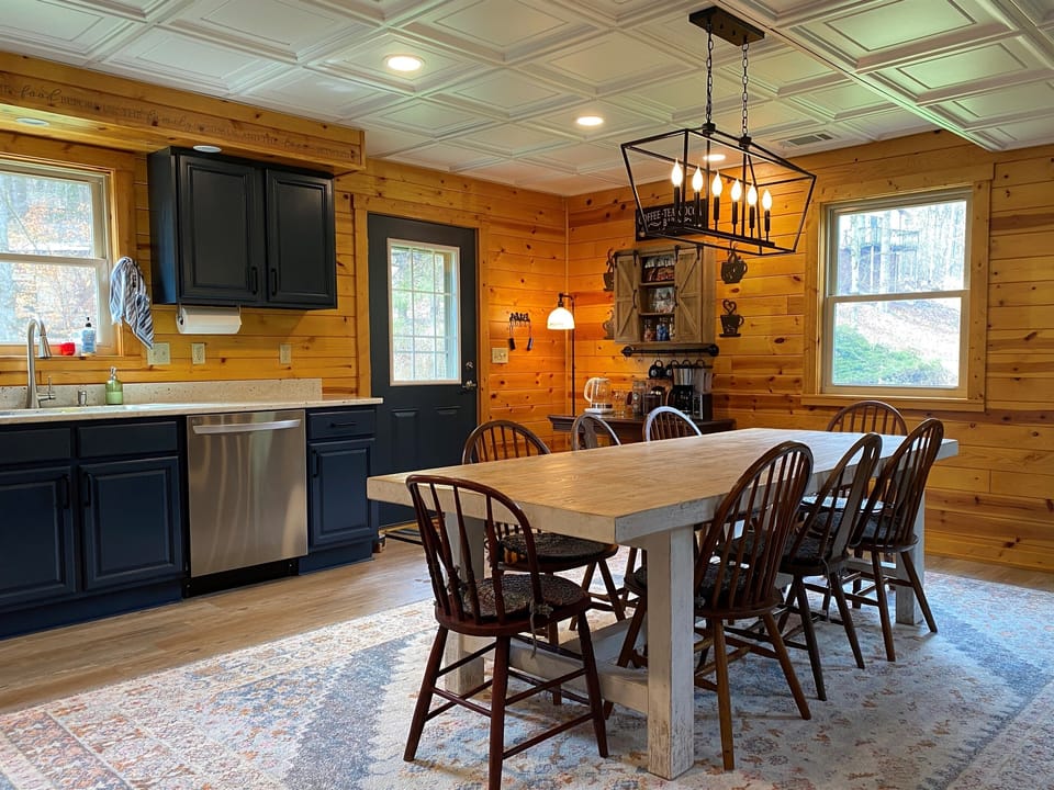 Eat-in Kitchen