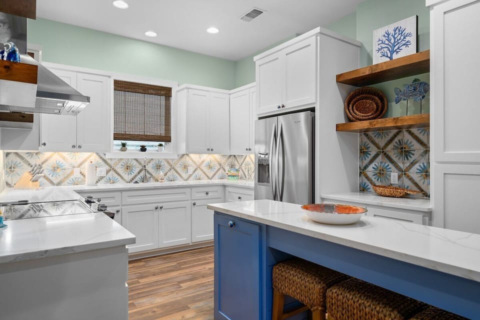 Fully Stocked, Spacious Kitchen with island