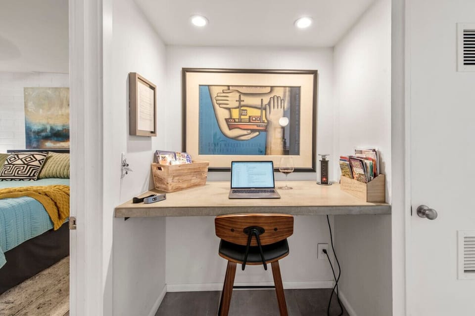 A great workspace with wifi exceeding 500 mbs.