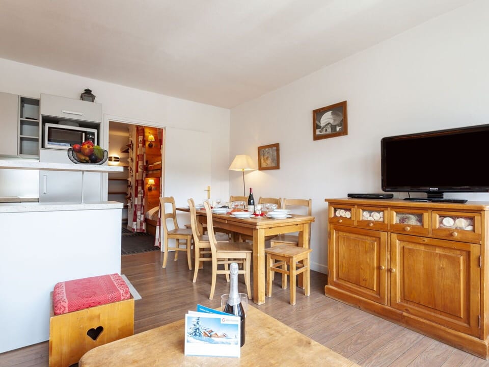 Table, Furniture, Cabinetry, Building, Picture Frame, Wood, Television, Home Appliance, Kitchen, Living Room