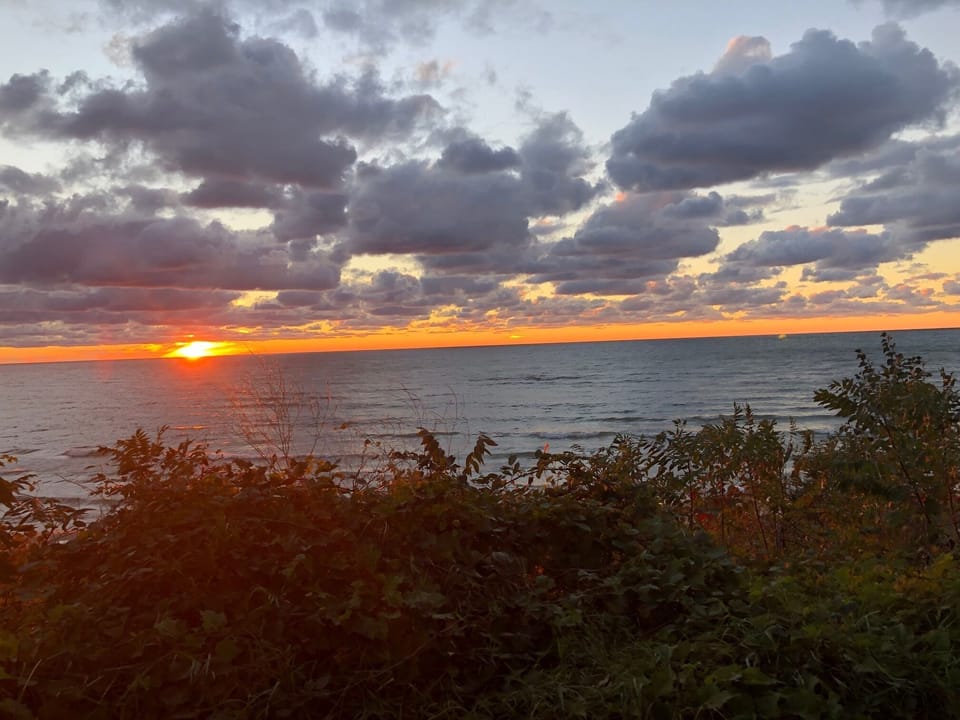 Beautiful Sunset (great view-2 blocks walk)