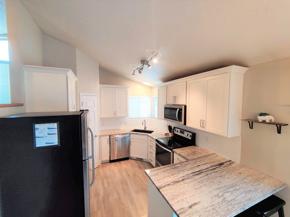 Full large kitchen
