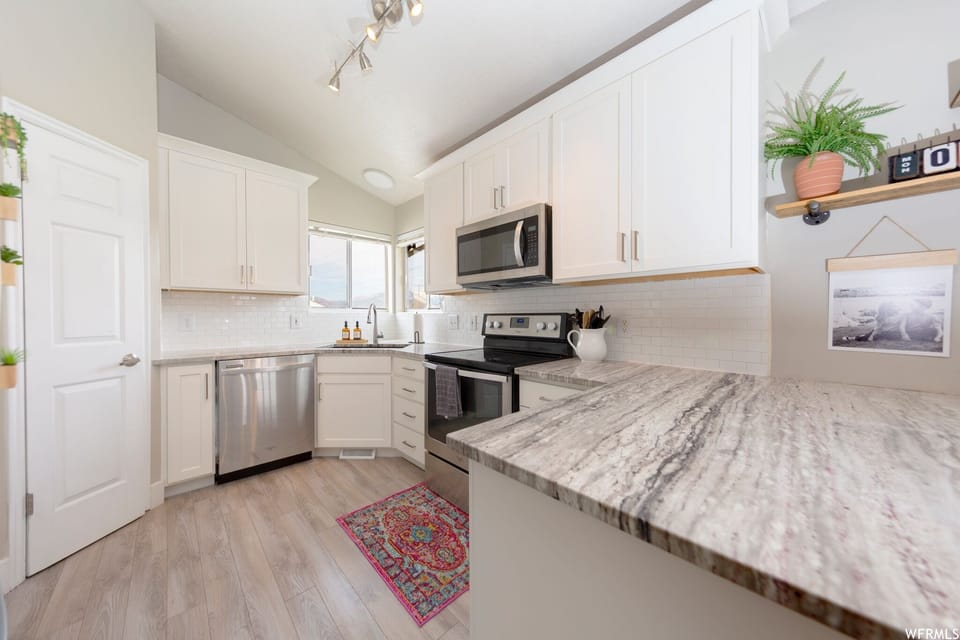 Full large kitchen