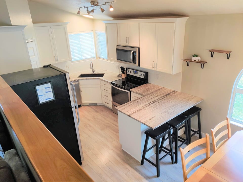 Full  large kitchen