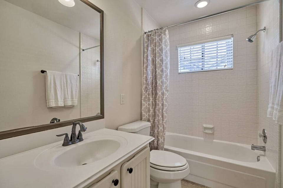 Upstairs ensuite Bathroom