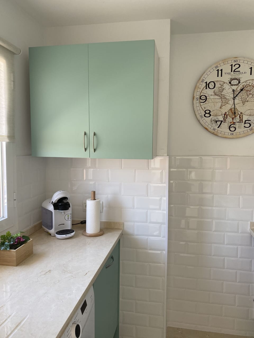 Fully equipped kitchen with dishwasher 