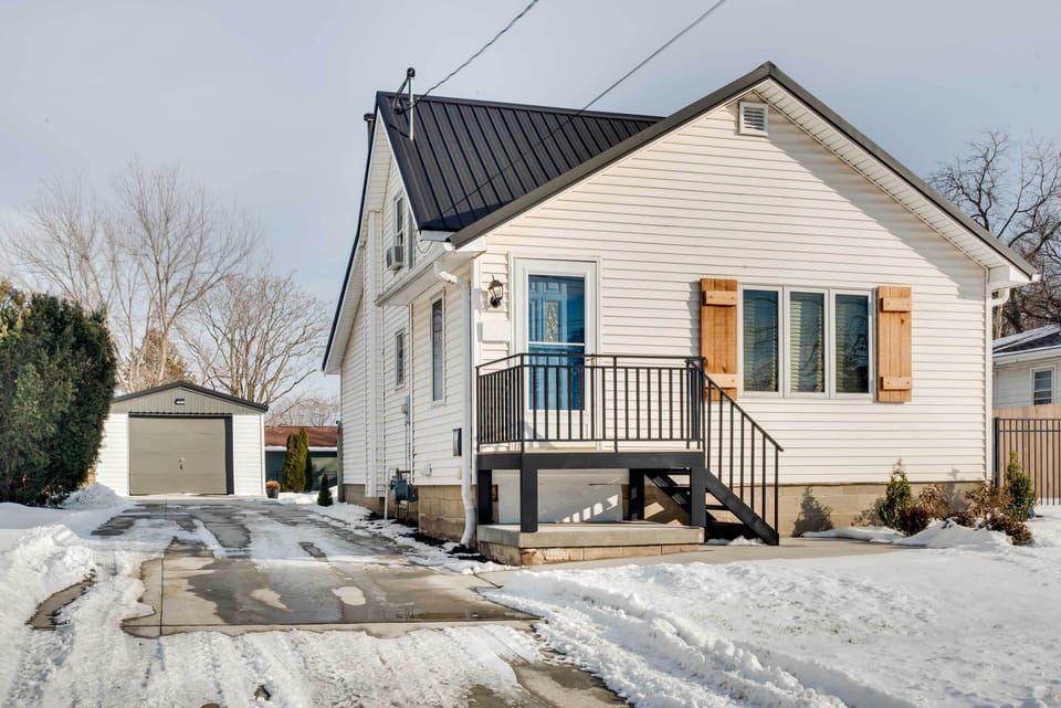 Knoxville Vacation Rental | 3BR | 2BA | 1,350 Sq Ft | Stairs Required