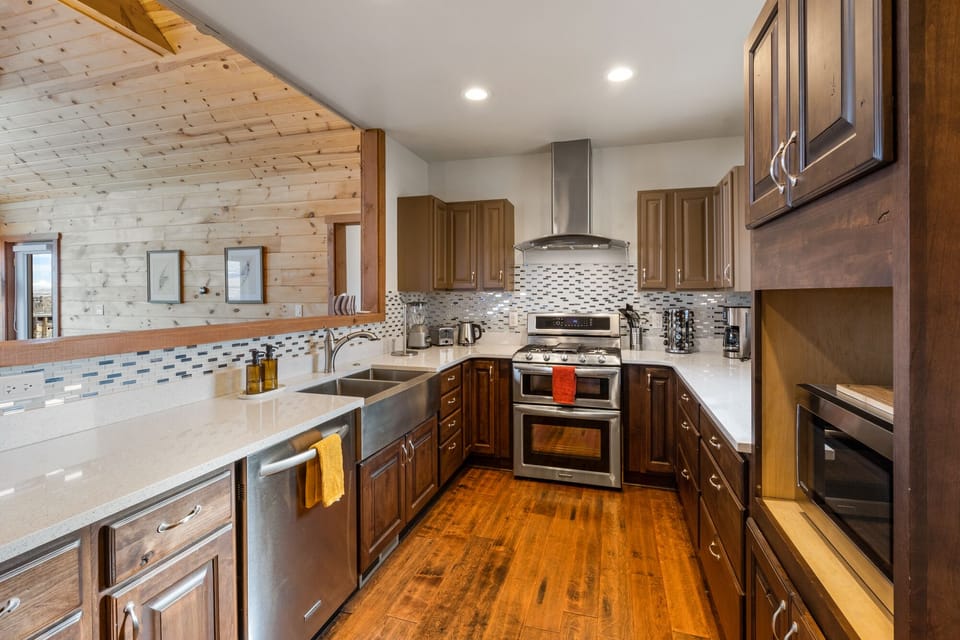 Kitchen with plenty of cookware!