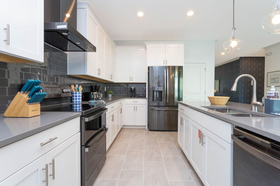Fully equipped kitchen area.