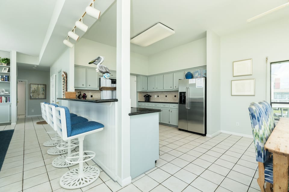 Grab a quick snack or serve meals at the breakfast bar