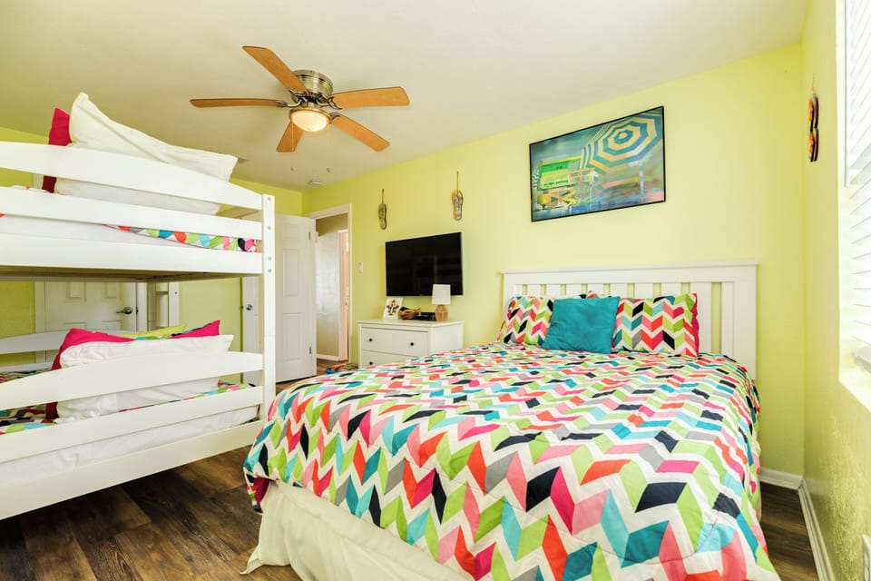 Bedroom 3 - Queen + Twin Bunk, Main Level