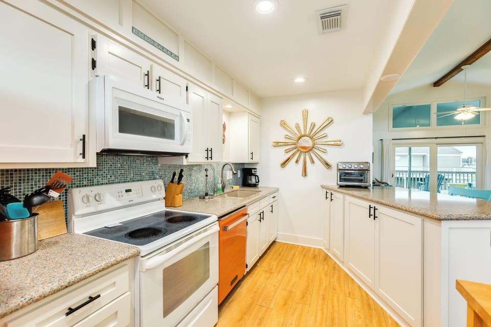 Plenty or counter and cabinet space for your beach snacks