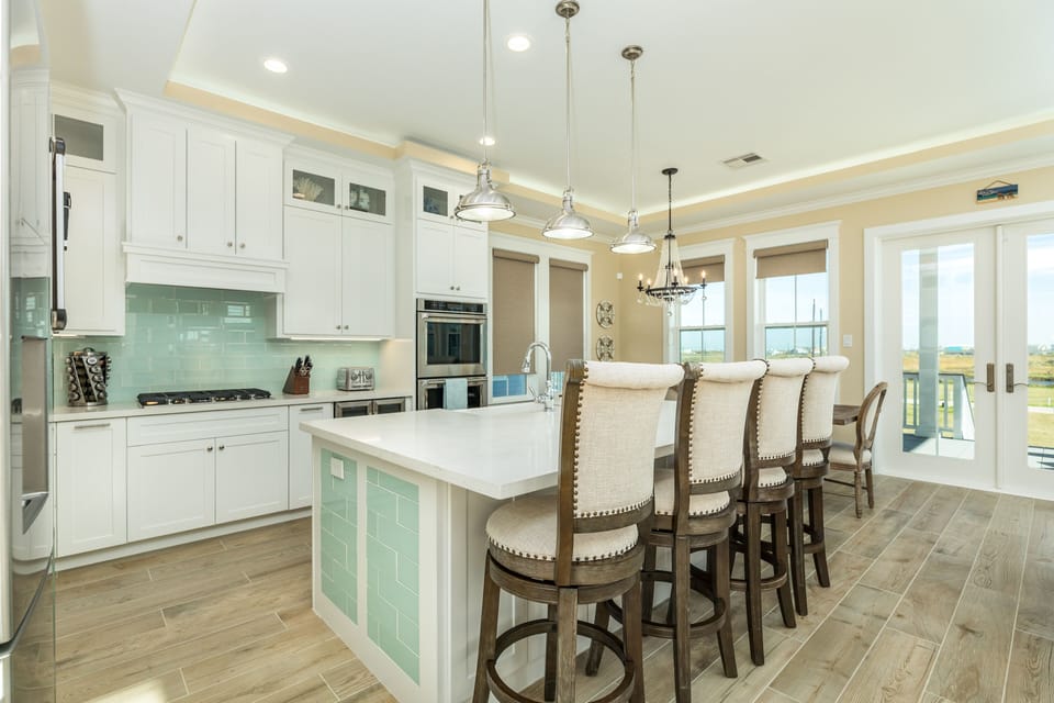 Grab a quick snack at the breakfast bar with seating for 4