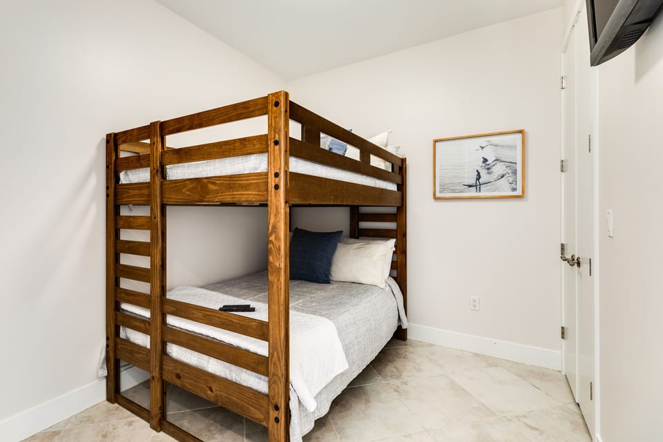 Queen Bunk, Main Level