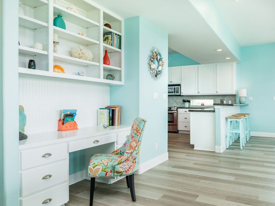 Desk space - perfect for workcations!