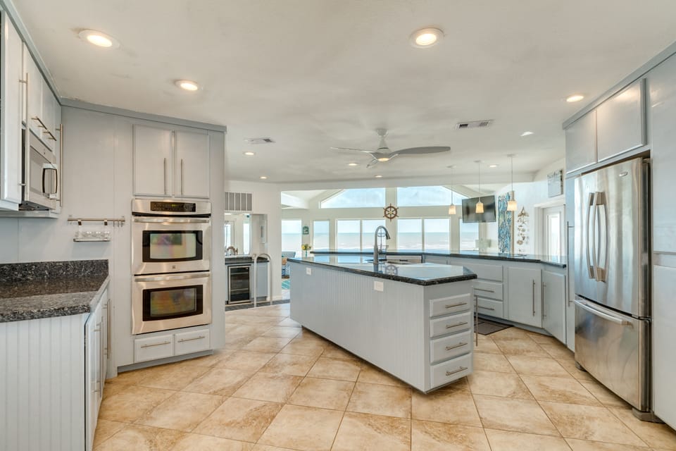 Fully-equipped, spacious kitchen with double ovens