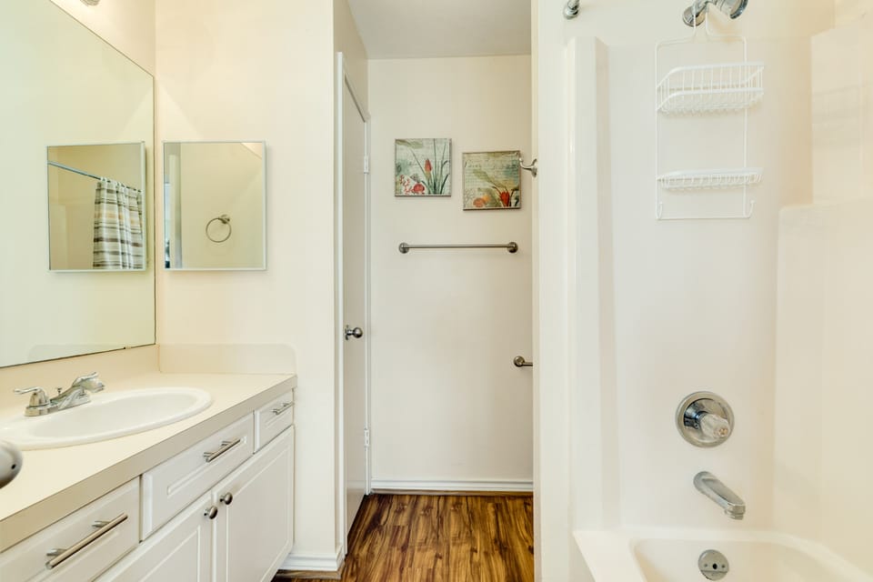 Primary full bath (tub & shower)