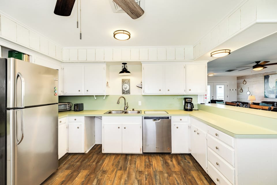 Fully equipped kitchen - perfect for homecooked meals