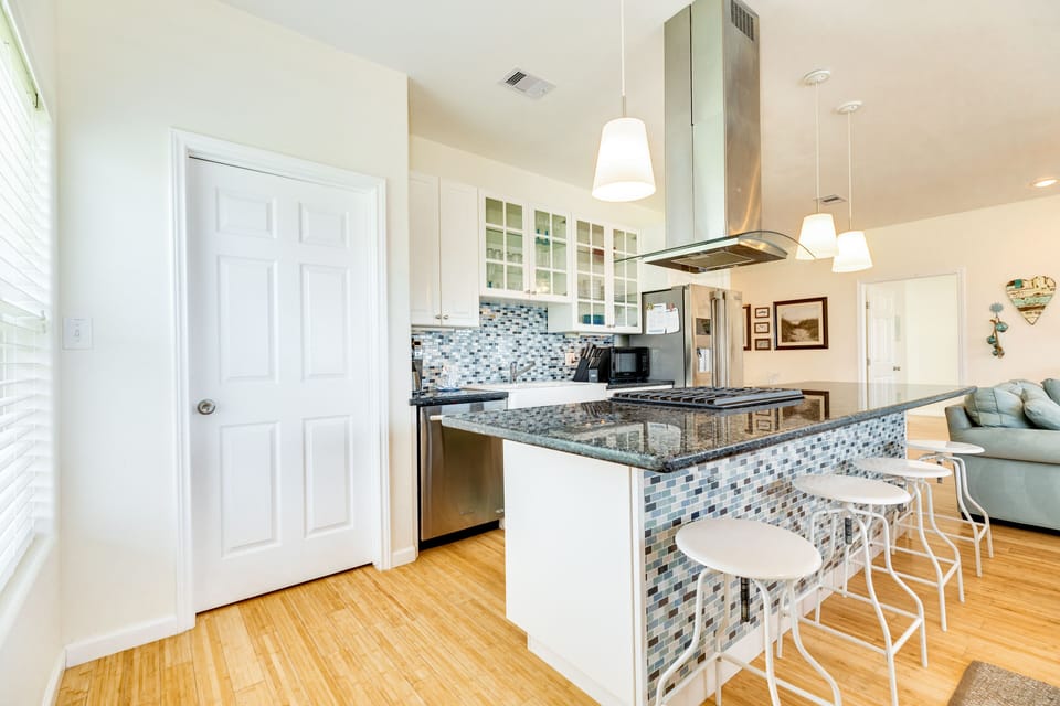 Grab a quick bite or serve meals at the large kitchen island