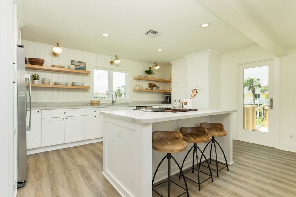 Large island perfect for prep or serving