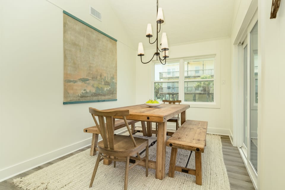 Bench seating and a tucked away dining area for quiet conversation