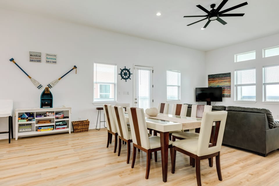 Comfortably sit up to 8 at the dining table