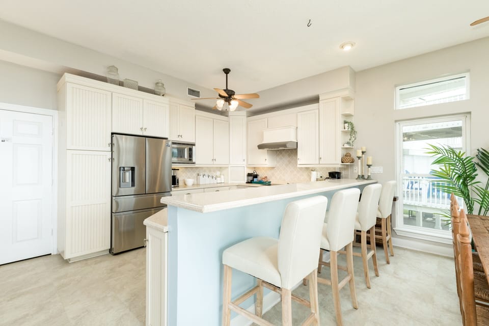 Grab a snack or watch the family cook from the breakfast bar