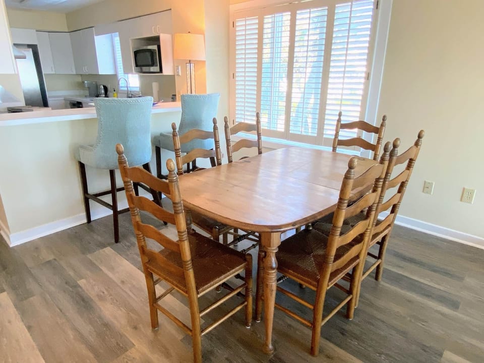 Dining Table for 6! (2)