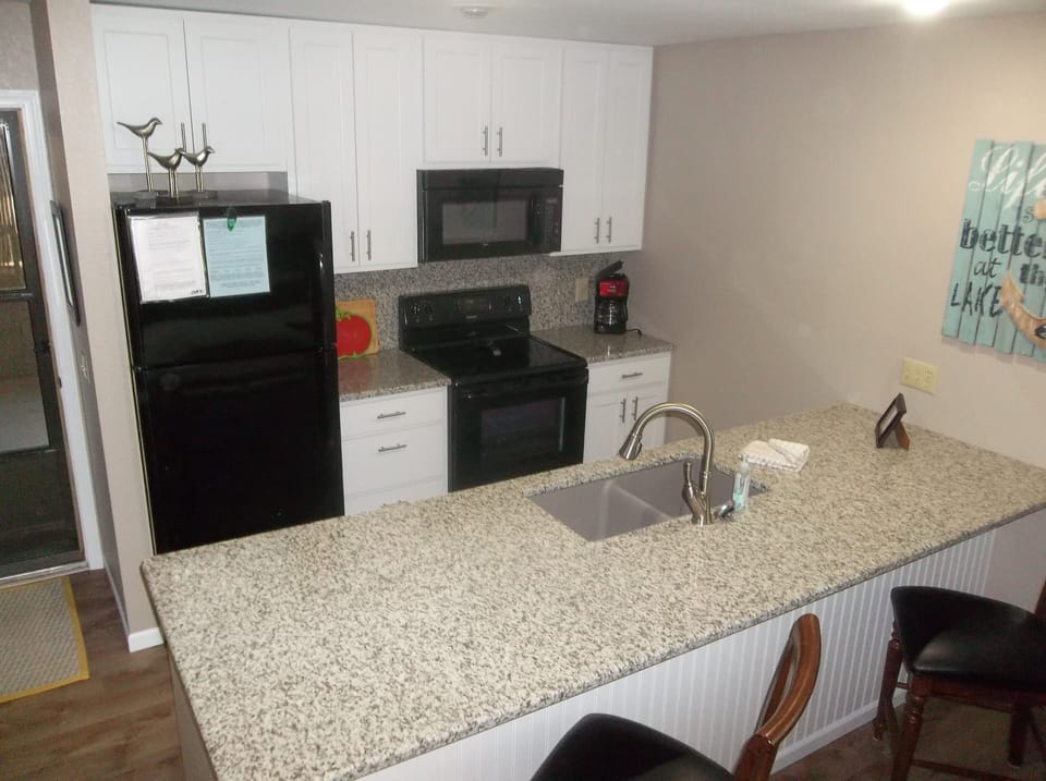 Fully equipped kitchen with newer appliances and granite counter tops