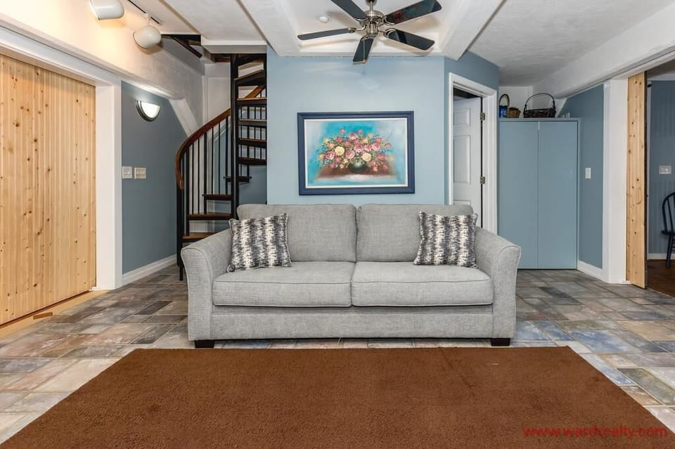 Ground Floor Den III - with Queen Sleeper Sofa